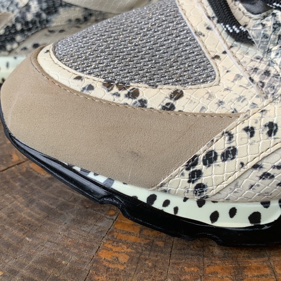 Steve Madden  Cliff Sneakers  Silver Snakeskin Shoes Women's Size 8 - Picture 3 of 8